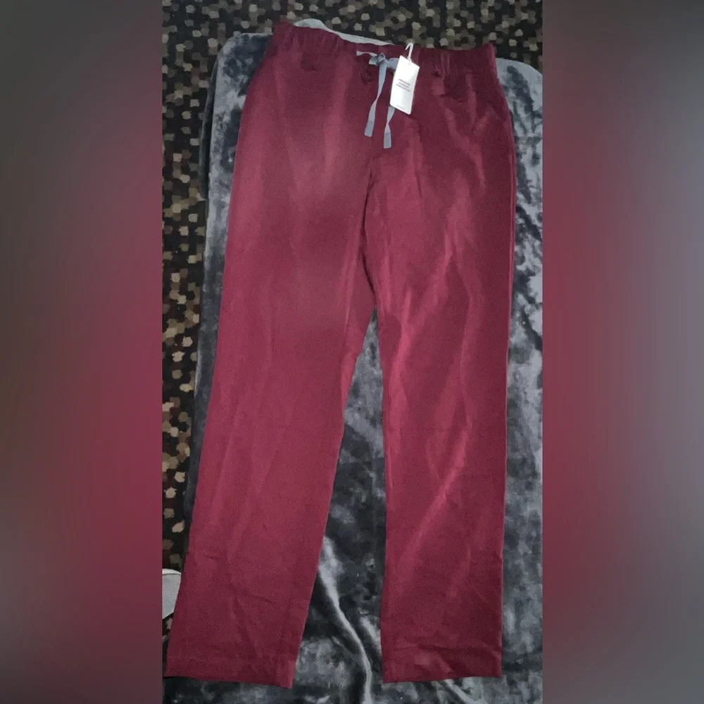 Figs Daga Slim Pant in Burgundy Size Large New with tag